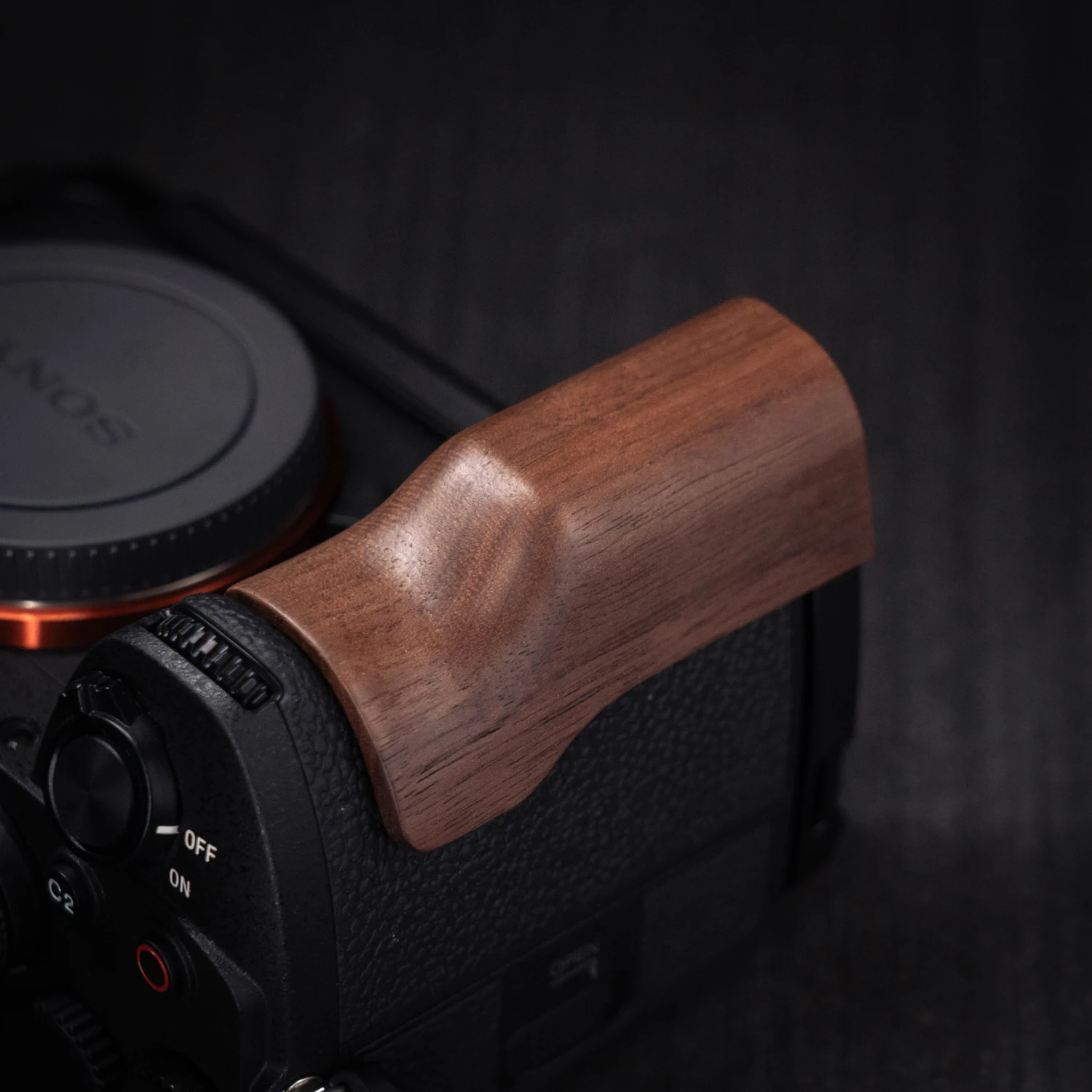YUWOOD für Sony A7R5 / A7M4 Kamera-Cage mit Holzgriff und integrierter Schnellwechselplatte für Arca-Swiss Cage Rig Kit – Detail 25