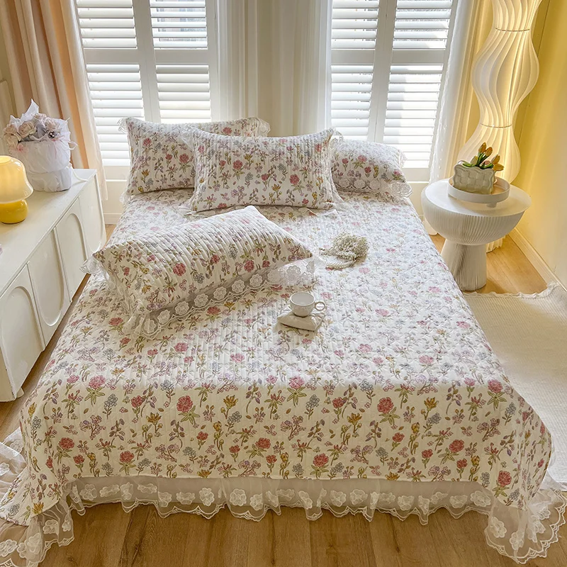 

AI WINSURE Lace Chic Quilted Bedspread Set with Pillow Case Cotton Queen King Size Coverlets Double Bed Sheet 3pcs