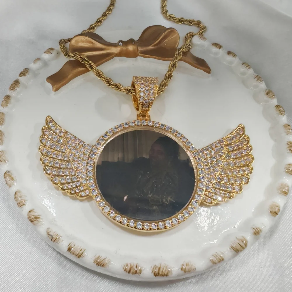 

LeeChee Angel Wings Custom Photo Pendant Necklace Zircon Personalized Ice Out Round Hiphop Remember Gift