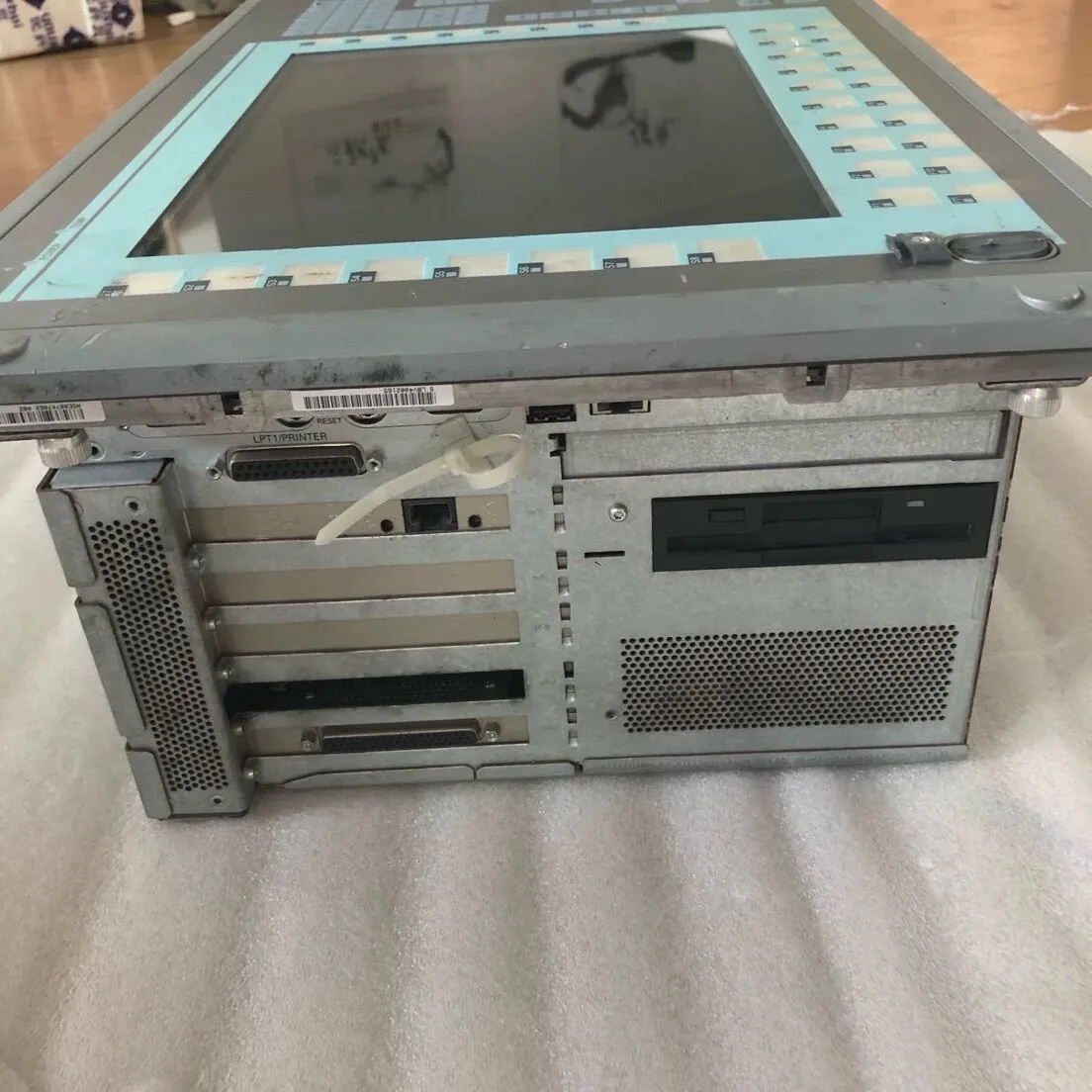 6AV7811-0BB00-0AA0 كمبيوتر صناعي مع الضمان