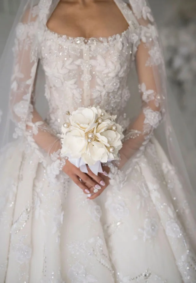 Elegant Lace Decal Bead Decoration Princess Wedding Dress Sexy Off Shoulder Church Train Bride Dress Vestido De Noiva Customized
