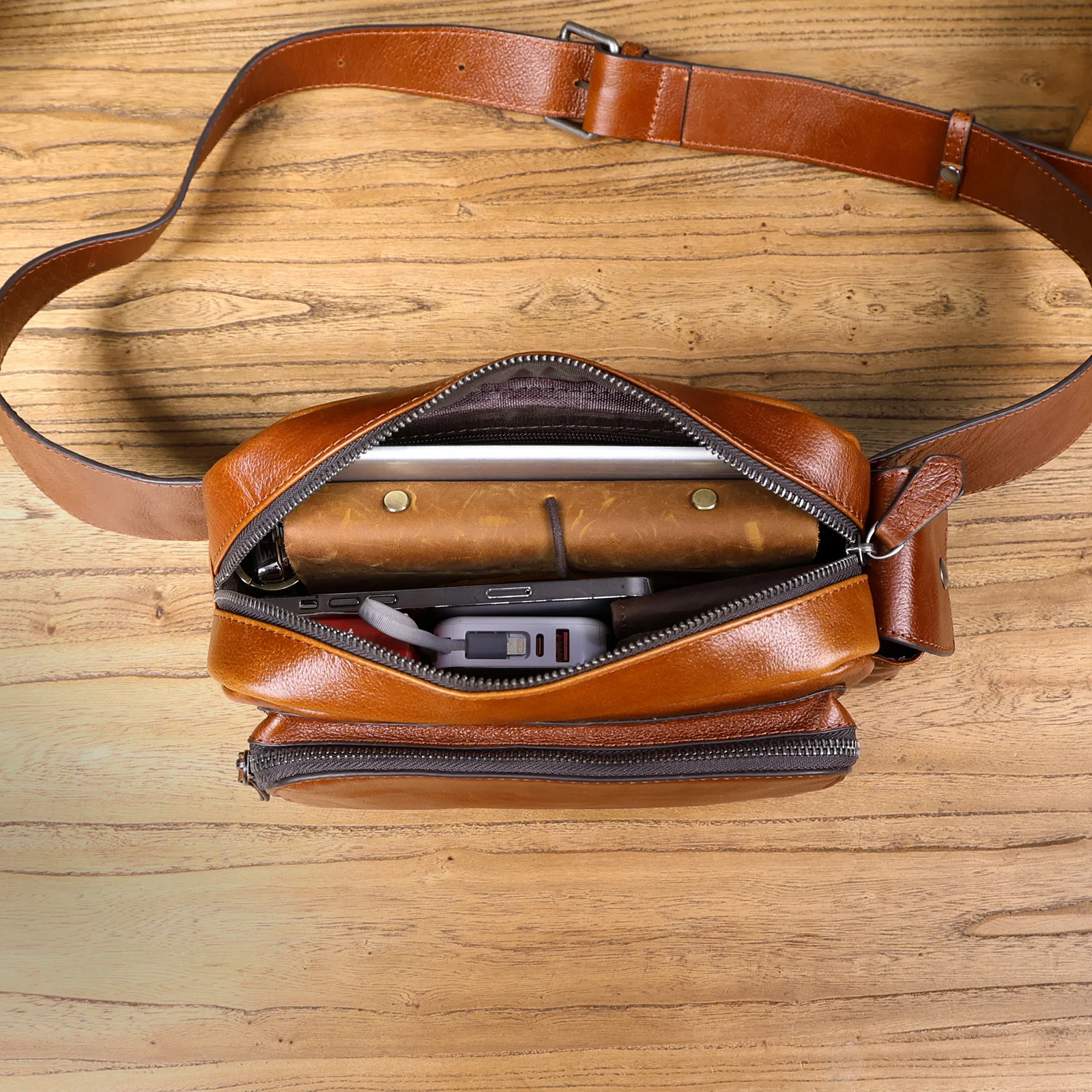 Vintage-Umhängetasche aus hochwertigem, pflanzlich gegerbtem Echtleder für Herren, modische Schultertasche, Motorrad-Umhängetasche – Detail 17