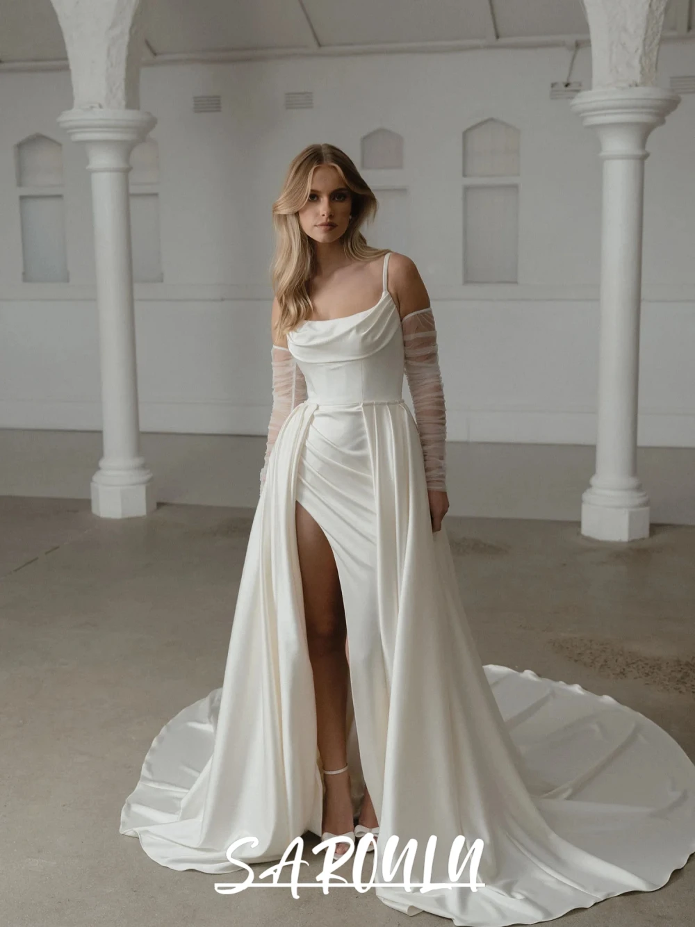 

Modern Spaghetti Straps 2 in 1 Wedding Dress Simple Buttons Back Bridal Gown Dreamy Side Slit Long Train Customized Bride Wear