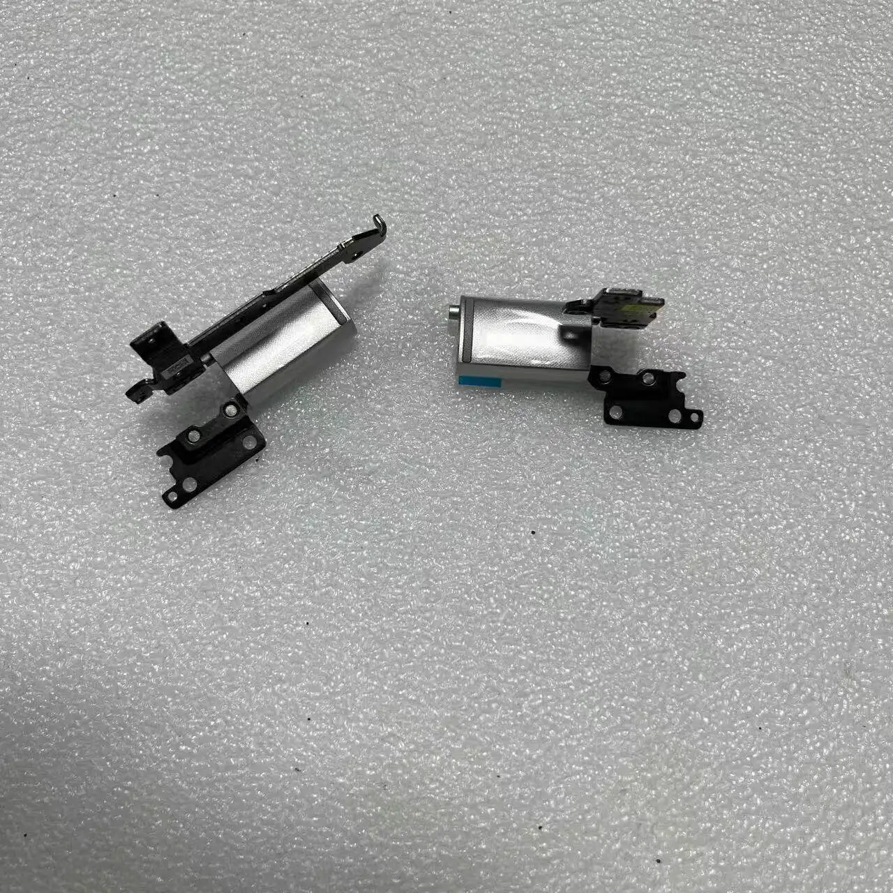 

Для Dell Inspiron 7420 7425 2-в-1: Защитный кожух шарнира экрана 0RJ12D 05XG2W