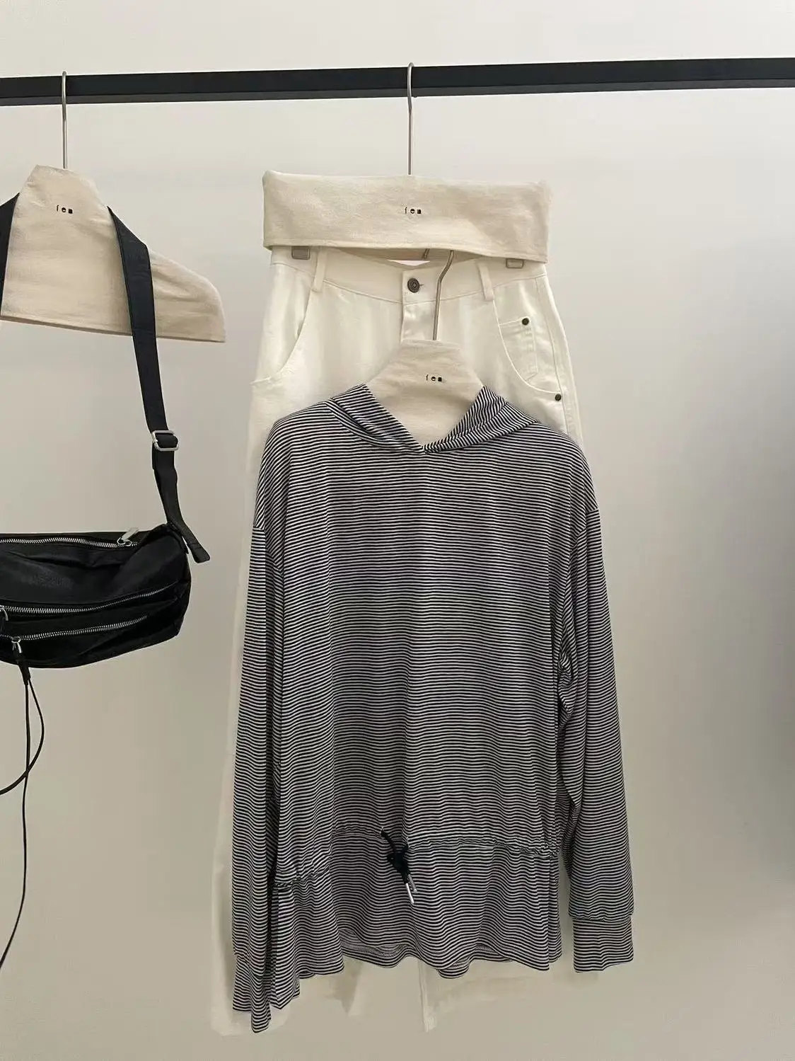 Damska bluza z kapturem w stylu koreańskim, cienka, dzianinowa, w paski, jesienna, elegancka, ze sznurkiem, codzienna, z długim rękawem, dzianinowa góra.