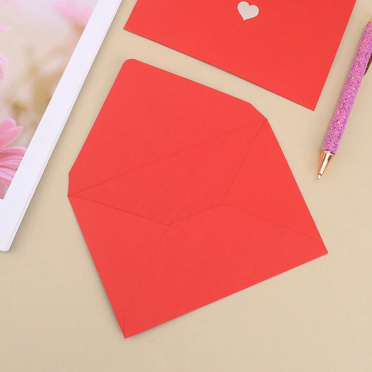 4pcs/set red cover envelopes for holiday greetings and party invitations (with heart pattern on the back) holiday decoration