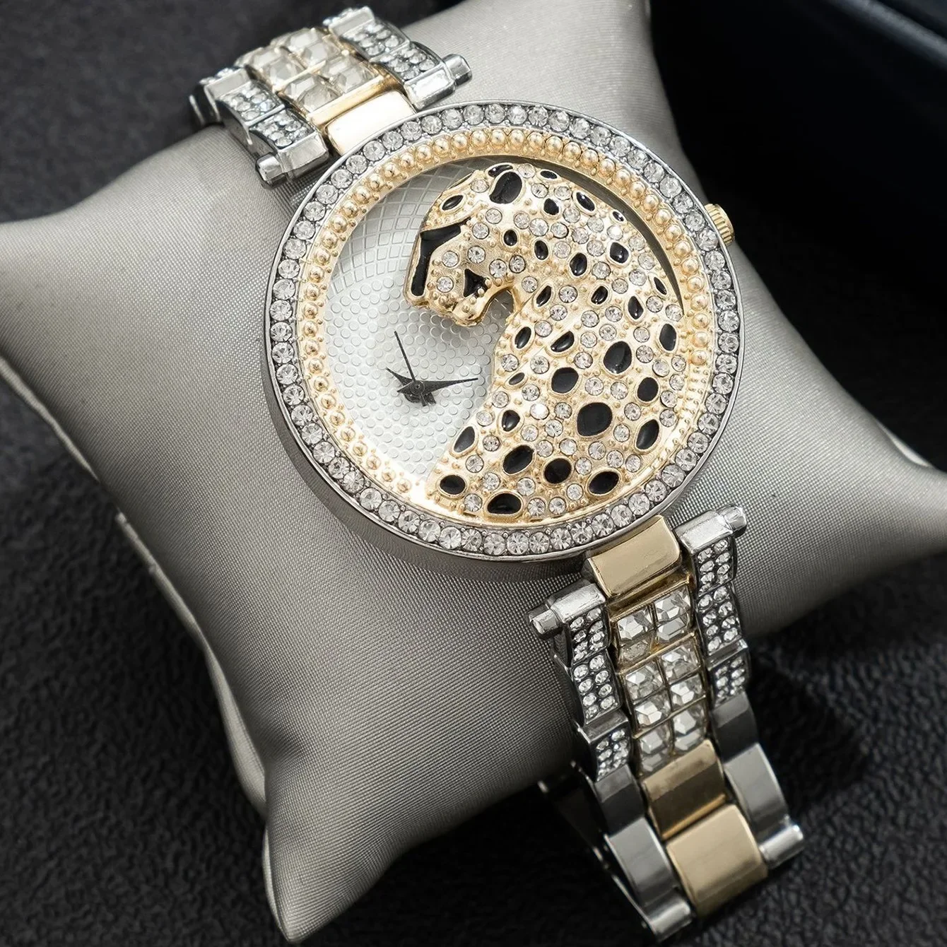 Leopard Inlaid Rhinestone Watch Elegant Hollow Minimalist Round Quartz Watch Women Jewelry Dress Watch