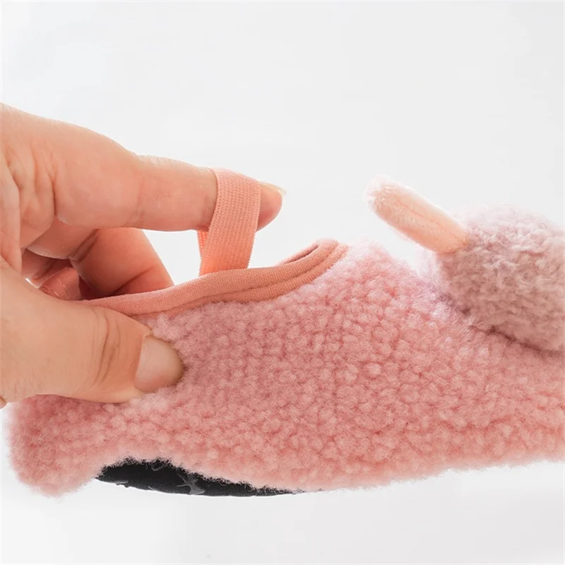 أحذية أطفال مضادة للانزلاق على الأرض مشوا لأول مرة، جوارب شتوية لطيفة على شكل رسوم كرتونية سميكة ونعل ناعم للفتيات والأولاد