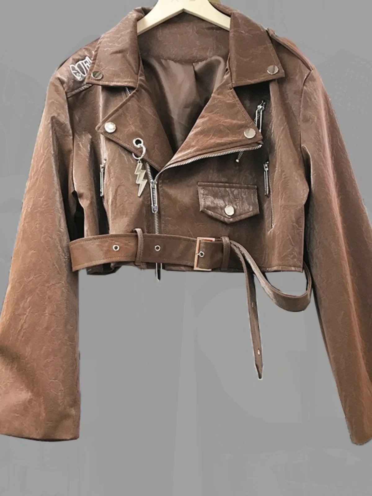 2026年春 韓国風 スレレター刺繍入り オートレザー ジャケット レディース ファッション アウターウェア シームレスジッパー ハイウエスト