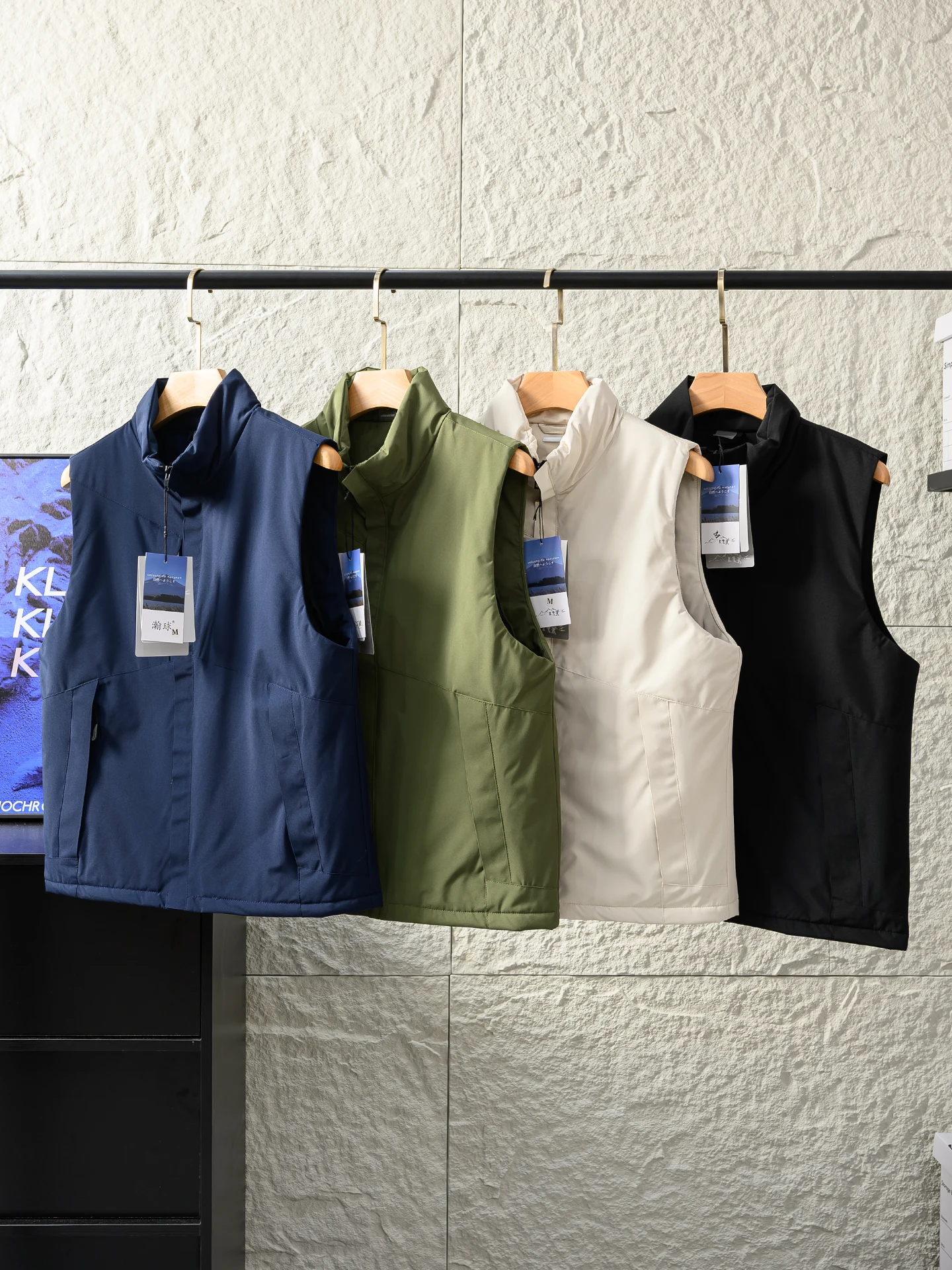

Warm And Stylish Outdoor Casual down Cotton Vest for Men And Women Couples Autumn Winter Thickened Polyester Fiber Zipper Clo...