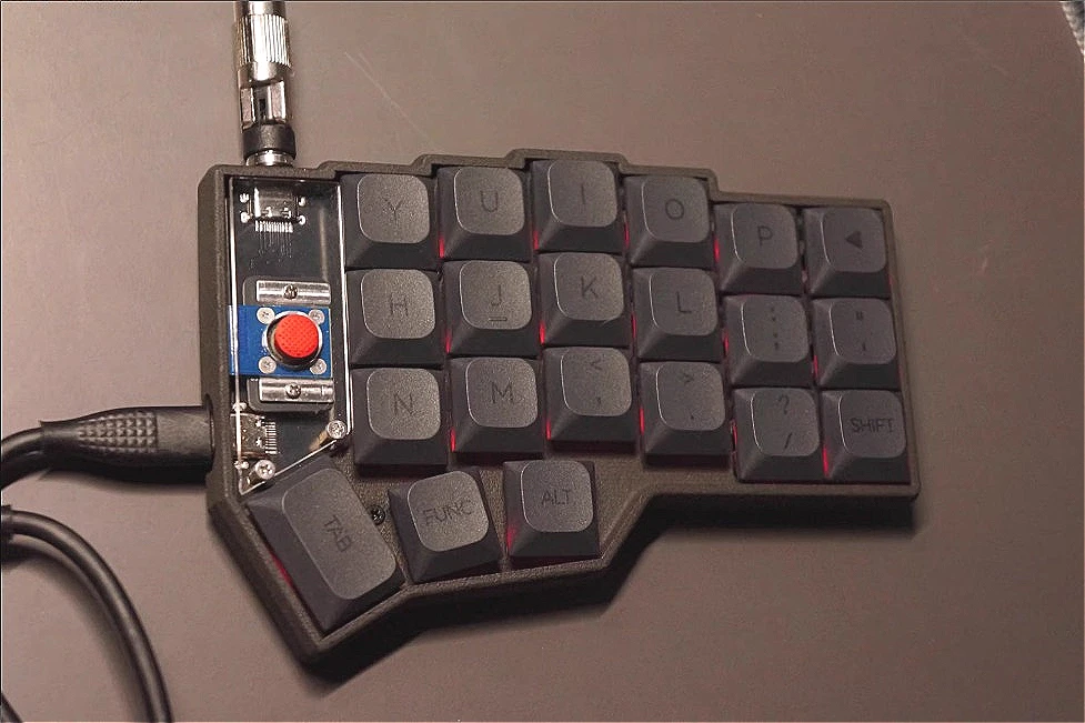 Zestaw klawiatury mechanicznej Corne Low Profile Split z małymi czerwonymi kropkami, obsługuje VIAL Hot Swap, ergonomiczne akcesoria do klawiatury gamingowej.