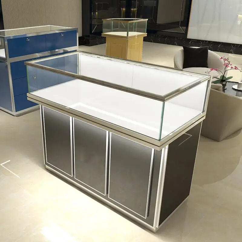 Custom.High-end Custom Jewelry LED Light Display Cabinet Super Kuat Ultra-putih Kaca Tempered Anti-sidik Jari Display Stand