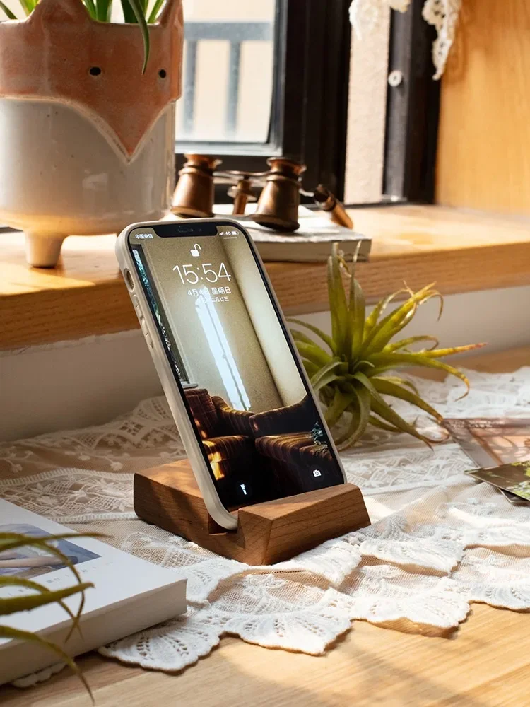 

Solid wood mobile phone holder desktop Japanese simple live lazy universal mobile phone holder flat support business card holder