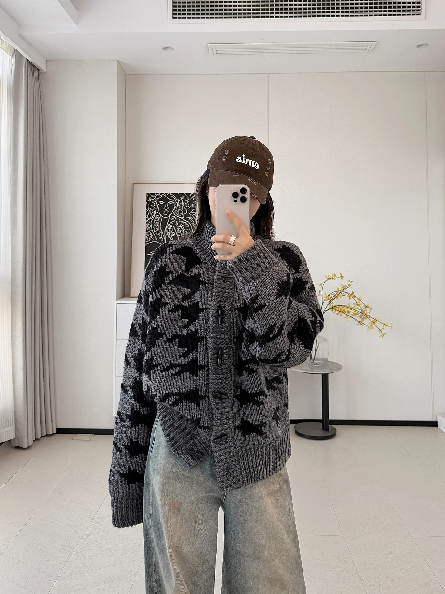 

Женский кардиган свободного кроя из хлопка и шерсти с длинными рукавами и воротником-стойкой, на пуговицах, в клетку, 2025