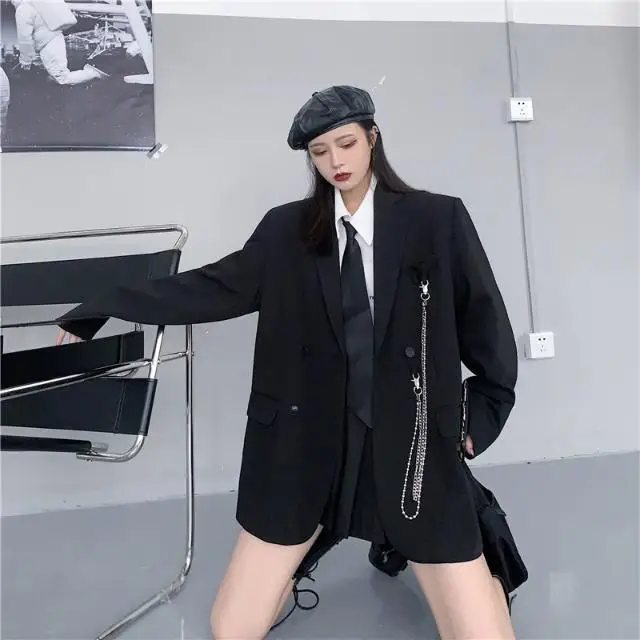 سترة بدلة سوداء بسلسلة عصرية كورية من Insozkdg للنساء ربيع جديد فاخر فضفاض غير رسمي بكتف مبطن سترات نسائية