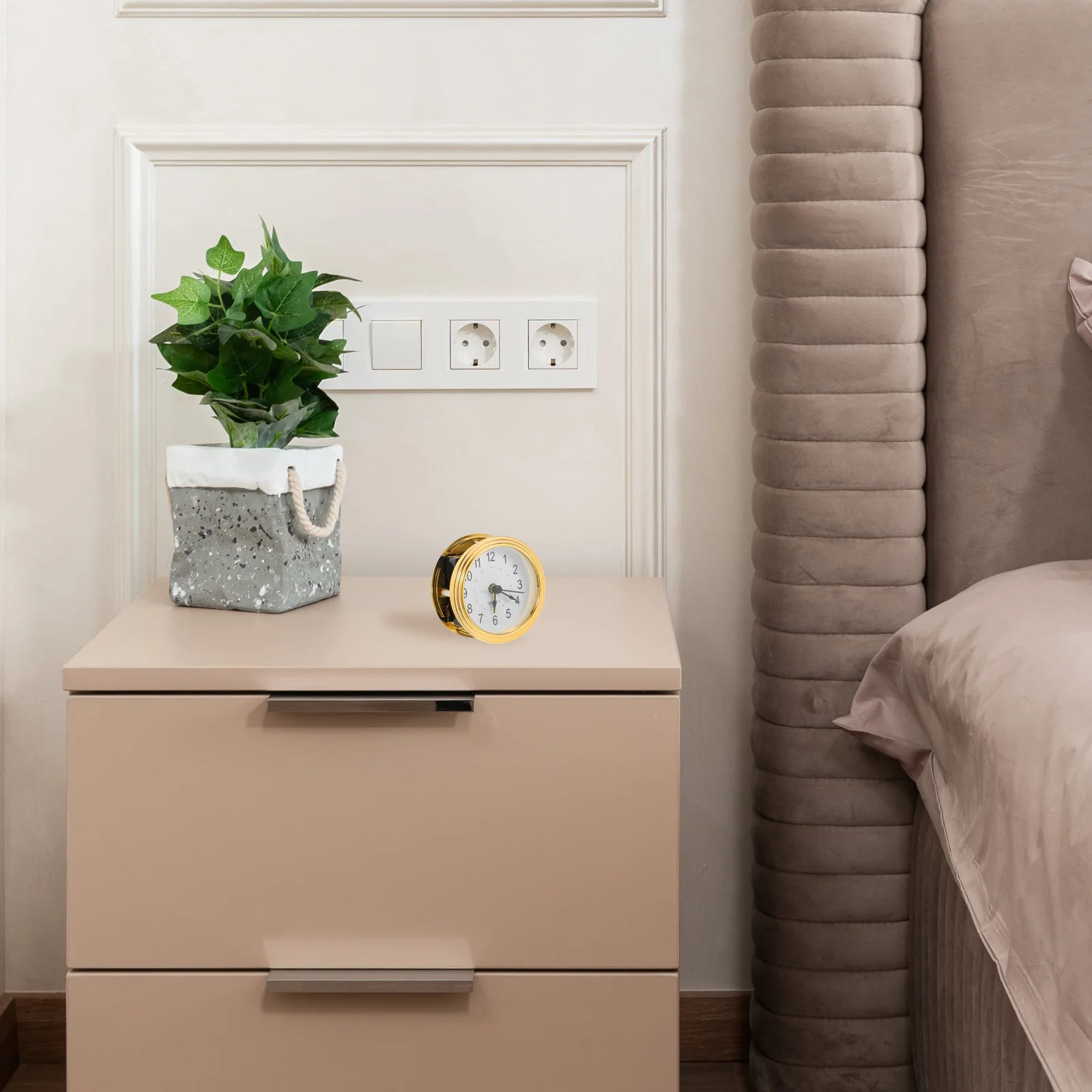 

Quartz Alarm Clock Vintage Analog Loud Ringing Bell Function for Extra Bedside Desk Table Top Wall Mountable Home