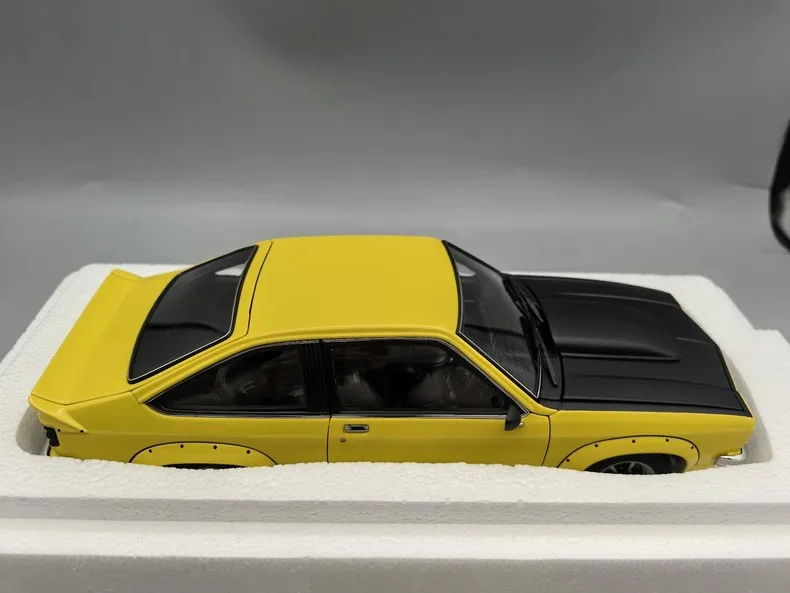 Autoart 1:18 LX TORANA SS A9X OPTION Yellow Simulation Limited Edition All Open Alloy Metal Static Car Model Toy Gift