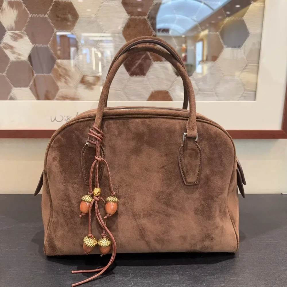 

High-quality Niche Design First-layer Tire Cashmere Boston Bowling Bag Simple and Versatile Portable Large-capacity Pillow Bag