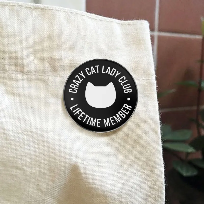 Crazy Cat Lady Club Lifetime Member UV Printing Badge White Cat Pin Alloy Brooches Lapel Backpack Jewelry Gift