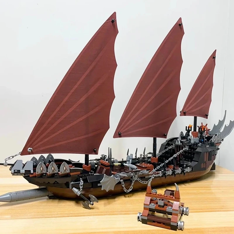756PCS Creativo L'anello del Signore Nave Pirata Ambush Building Blocks Con 9 Figure Mattoni da Costruzione Giocattoli Regalo Per Bambini Adulti