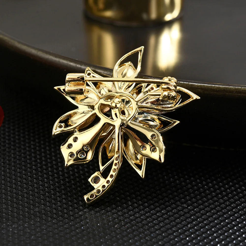 Luxury Blue Crystal Flower Brooch Pins for Woman Trend Gift Temperament Zircon Floral Brooches Women's Jewelry Accessories