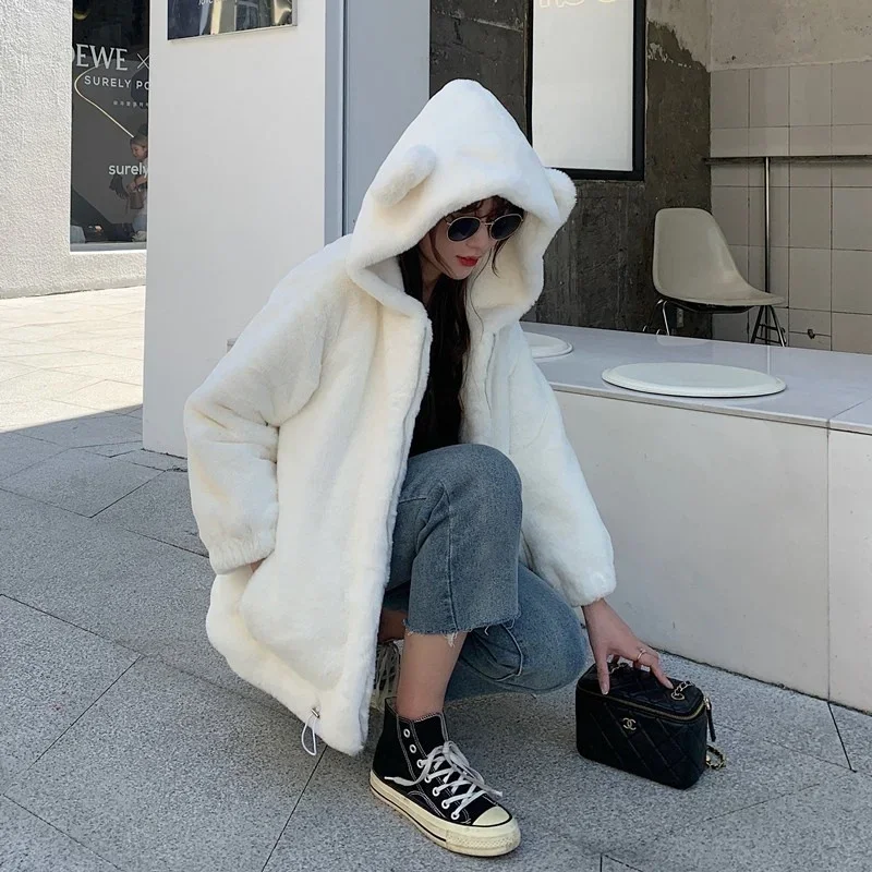 Autunno Inverno 2025 Cappotto da donna in pelliccia di coniglio sintetica con cappuccio Allentato Casual Mujer Chaqueta Coulisse Manica lunga Morbida pelliccia finta Capispalla