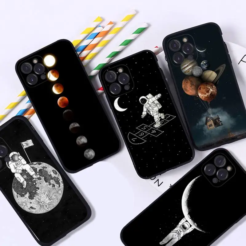 Moon Astronaut Phone Case For iPhone 8 7 6 6S Plus X SE 2020 XR XS 14 11 12 13 Mini Pro Max Mobile Case