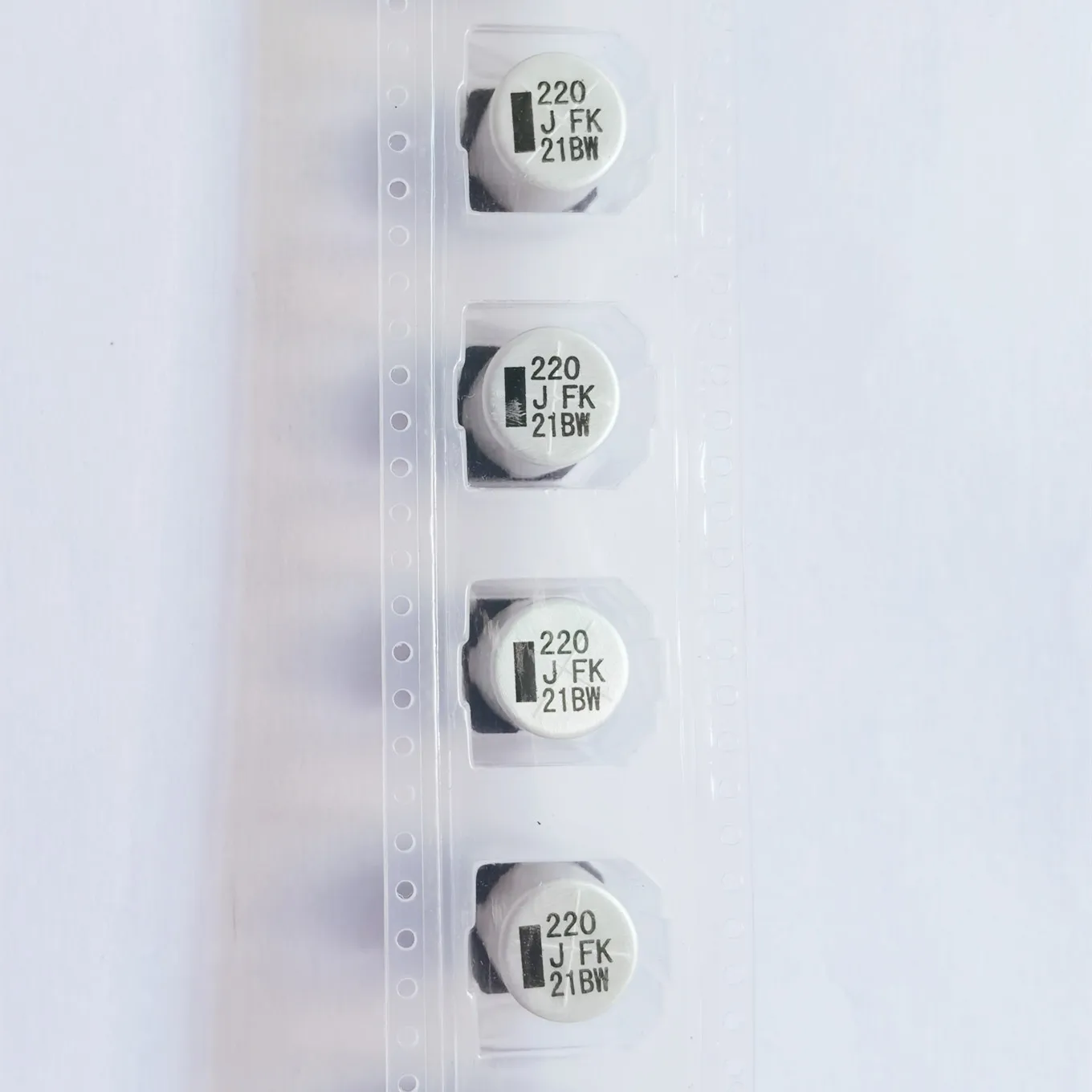 Original new 100% EEVFK1J221Q 63V220UF 12.5*13.5MM FK high frequency low resistance SMD electrolytic capacitor (Inductor)
