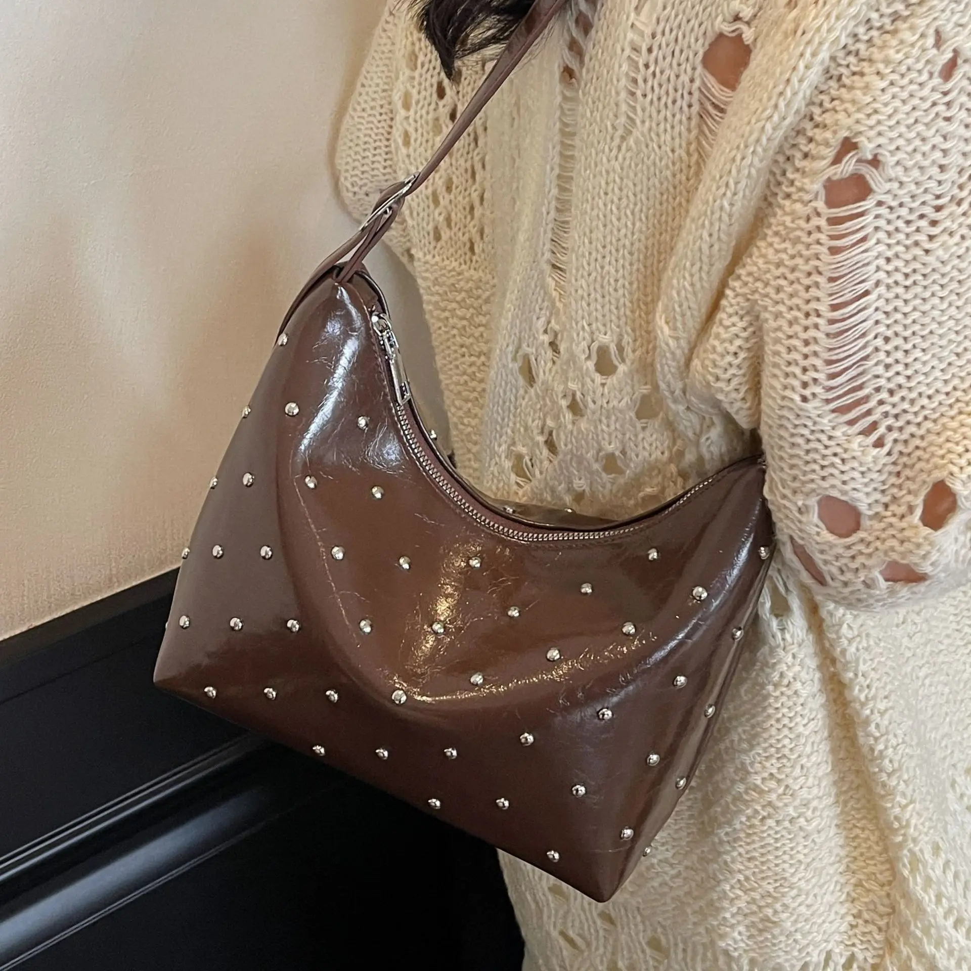 

New 2025 Spacious Commuter Handbag for Women Minimalist Shoulder Handheld Purse Fashionable Handbag Gift