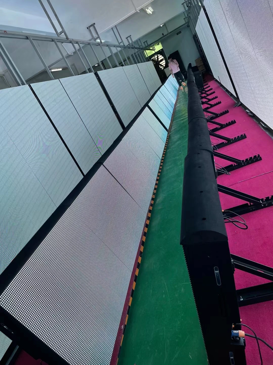 شاشة LED عالية السطوع للاستاد الداخلي لكرة السلة وكرة القدم سهلة التركيب لعرض الملعب ولوحة LED من الحديد المصبوب من الألومنيوم