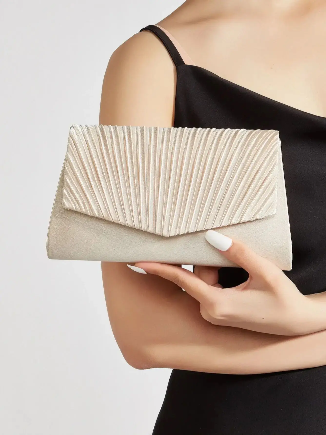 Pochette coréenne plissée élégante et simple avec chaîne en métal et poche pour cartes cachée, sac de soirée pour banquet et fête pour femmes