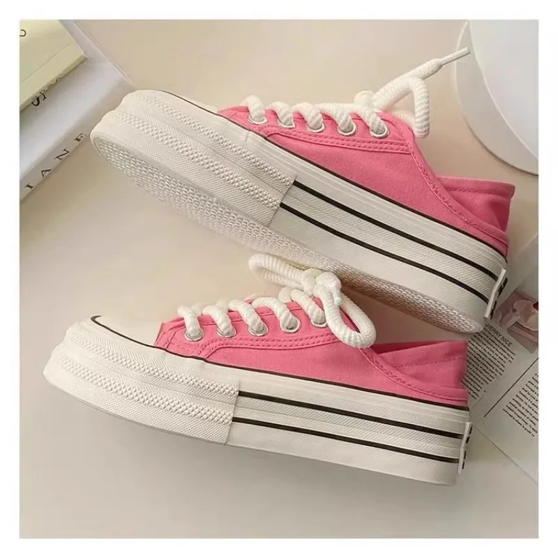 Damen Schwarz-Weiß Canvas Mule Sneakers mit Dicken Schnürsenkeln, Plateausohle, Rückenfreie Slip-On Schuhe mit Runder Zehenpartie, Lässige Halbschuhe – Detail 4