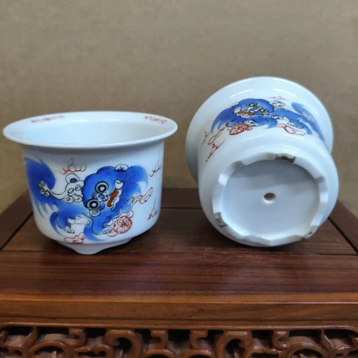 Vintage Antique Taishi Shaobao Porcelain A Pair Lion Pattern Small Flower Pot Decorative Jar