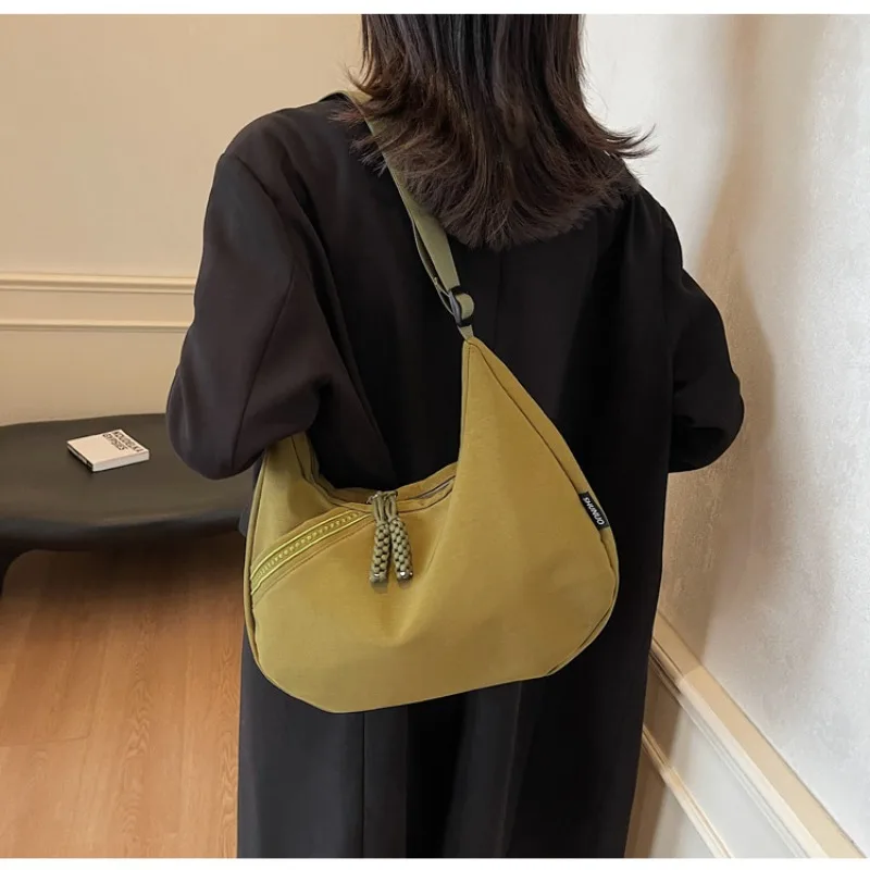 New Large-capacity Dumpling Bag Lightweight and Versatile Dumpling Bag Fashion College Style Messenger  Portable Student Bag image 4