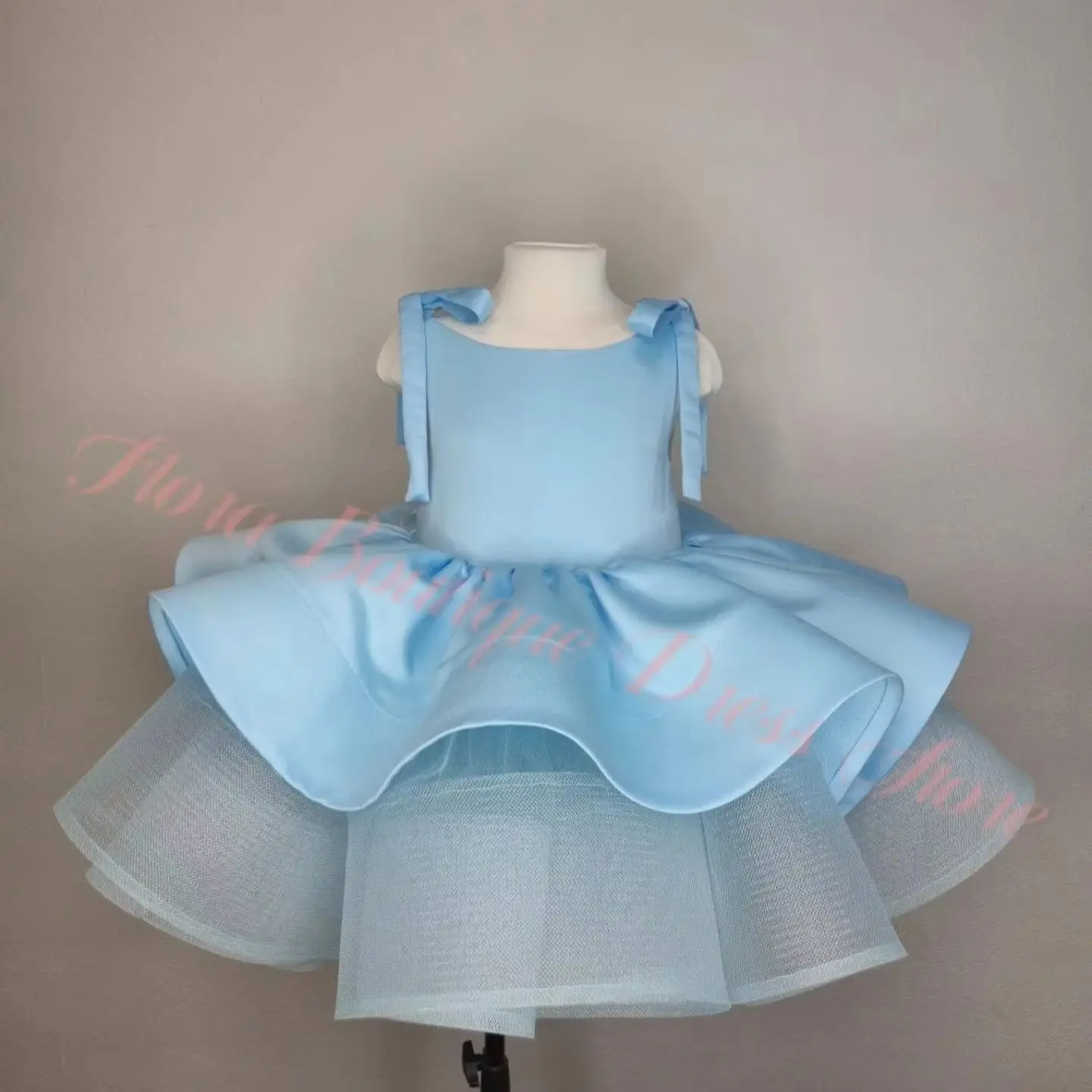Maßgeschneidertes blaues Blumenmädchenkleid für Hochzeiten, ärmellos, knielang, hohe Taille, elegantes Kindergeburtstagskleid, Erstkommunionkleid – Detail 5