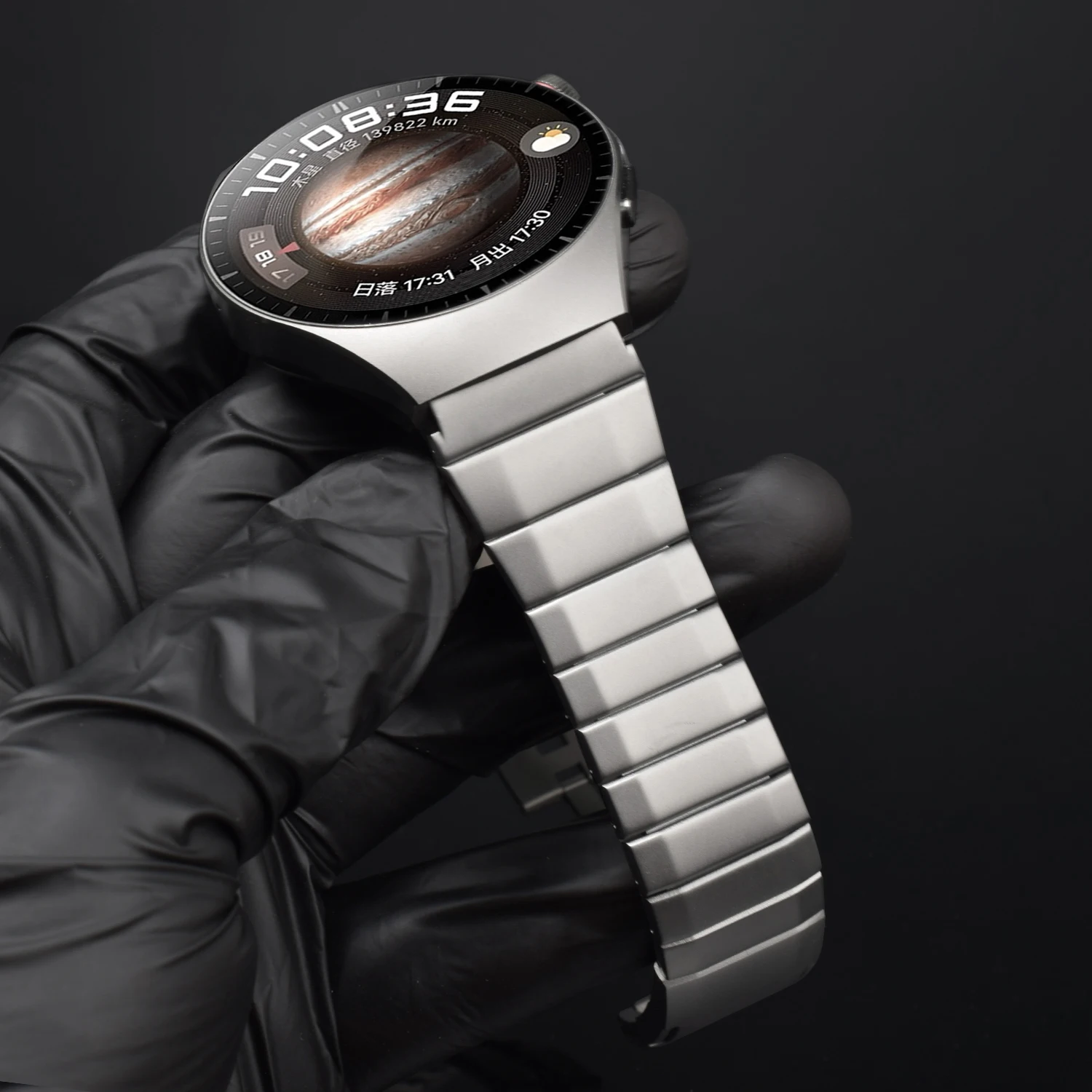 سوار من الفولاذ المقاوم للصدأ - مراجعة Titan Smartwatch Accessories وسعره