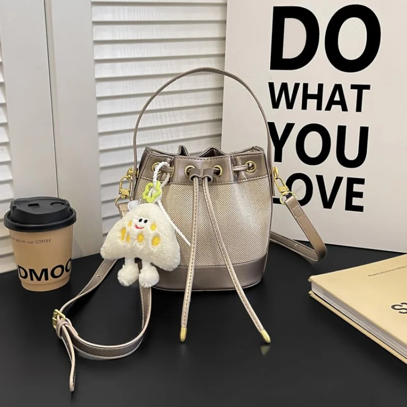 

High-End Women's Crossbody-Bag Made Of Premium Leather Boasting Classic Paris Inspired And Casual Vintage Style​