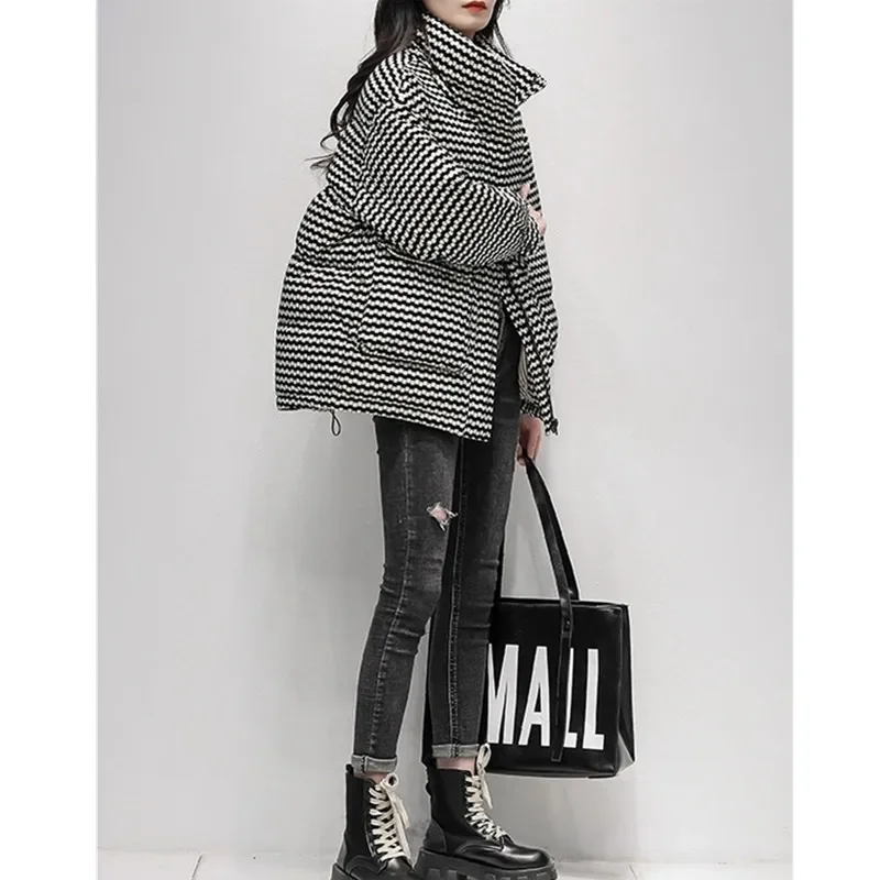 موضة قصيرة الوقوف طوق أسفل سترة للنساء شتاء 2025 النسخة الكورية الجديدة فضفاضة رشاقته 90 الأبيض بطة أسفل معطف الإناث