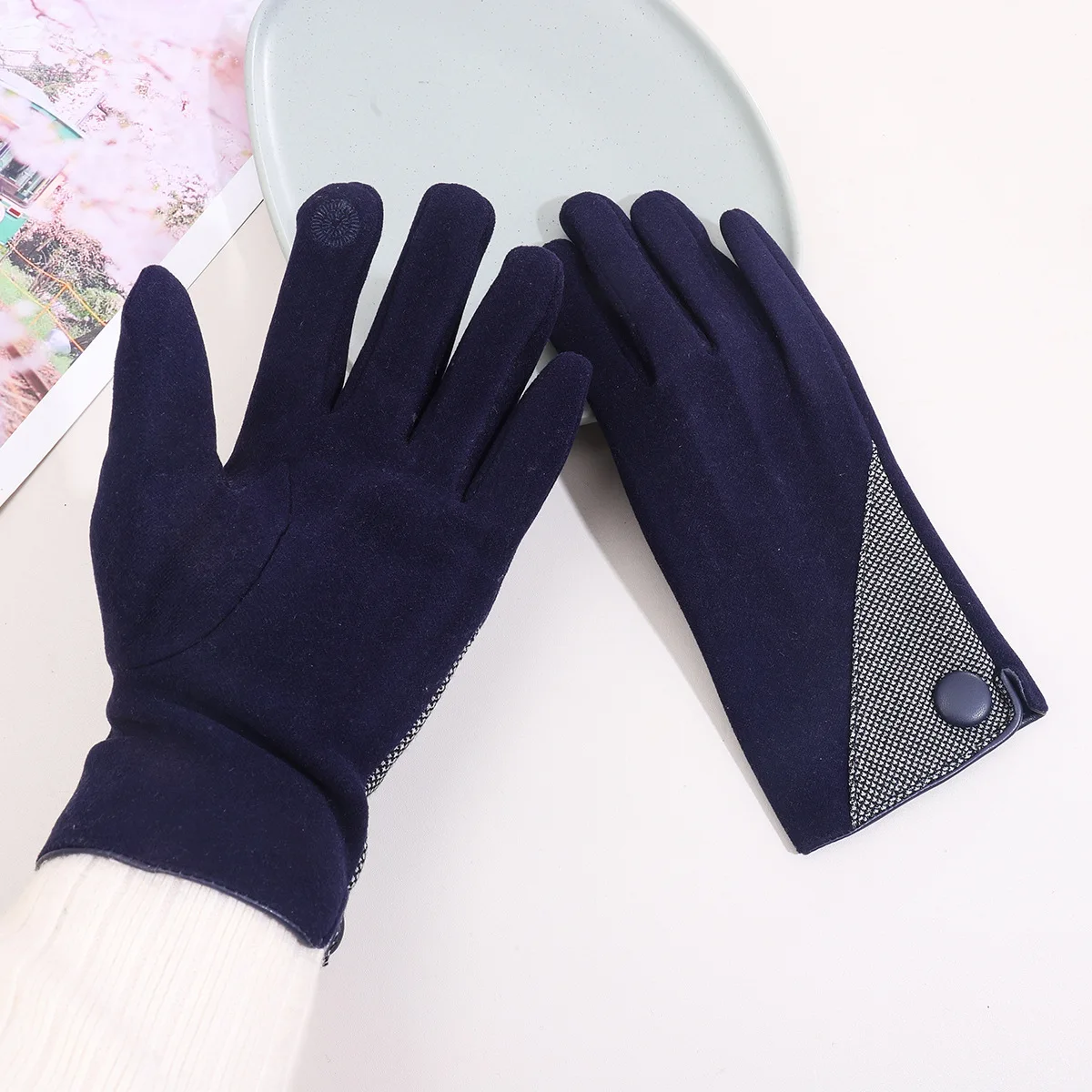 

New Men's Side Grid Warm Gloves Fashion Commuter Gloves Large Button Cold Proof and Velvet Riding Touchscreen Gloves