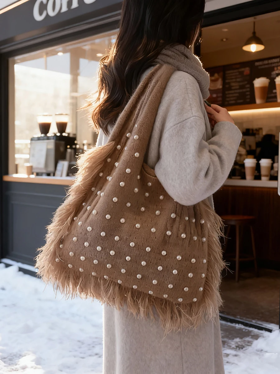 

Высокоэстетичная сумка-тоут из хлопчатобумажной нити для женщин, осень-зима, новые нишевые сумки на одно плечо с кисточками, повседневная сумка через плечо