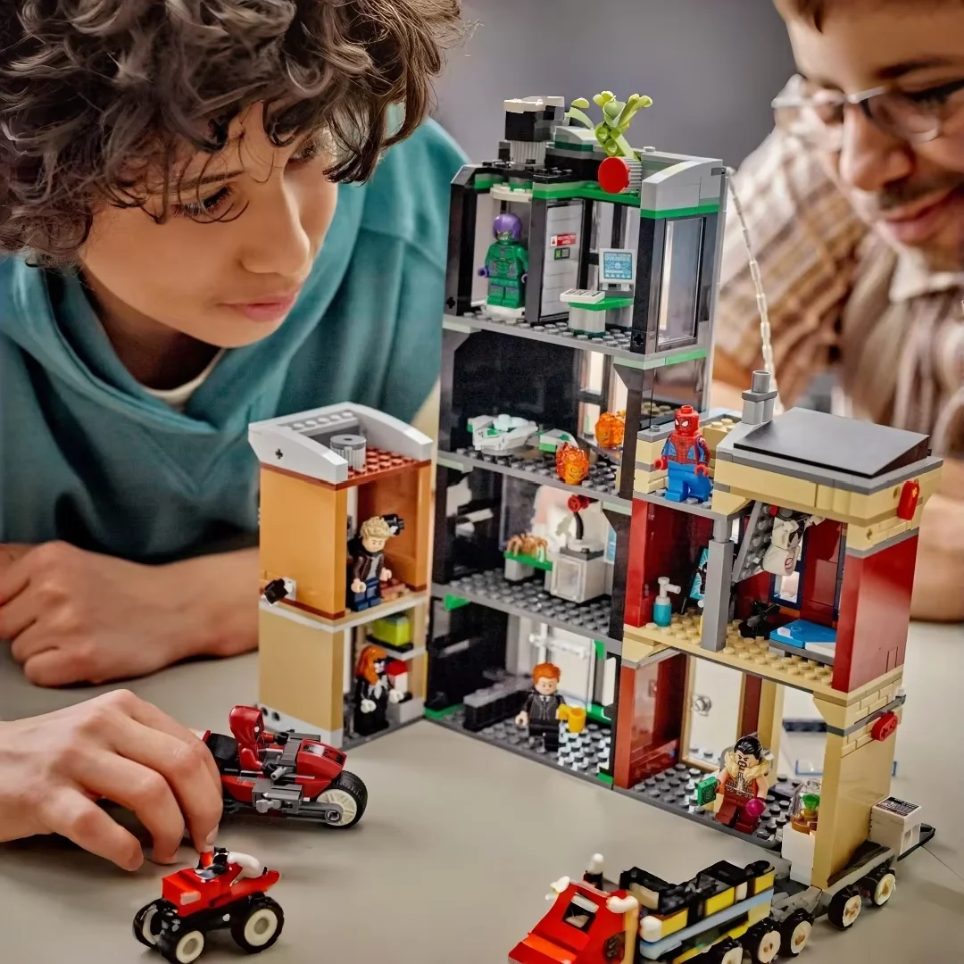 

Новый набор из 808 деталей 76324: Модель Башни Оскорп из фильма «Знаменитые герои», сцена битвы, конструктор, креативные идеи, подарки на Рождество