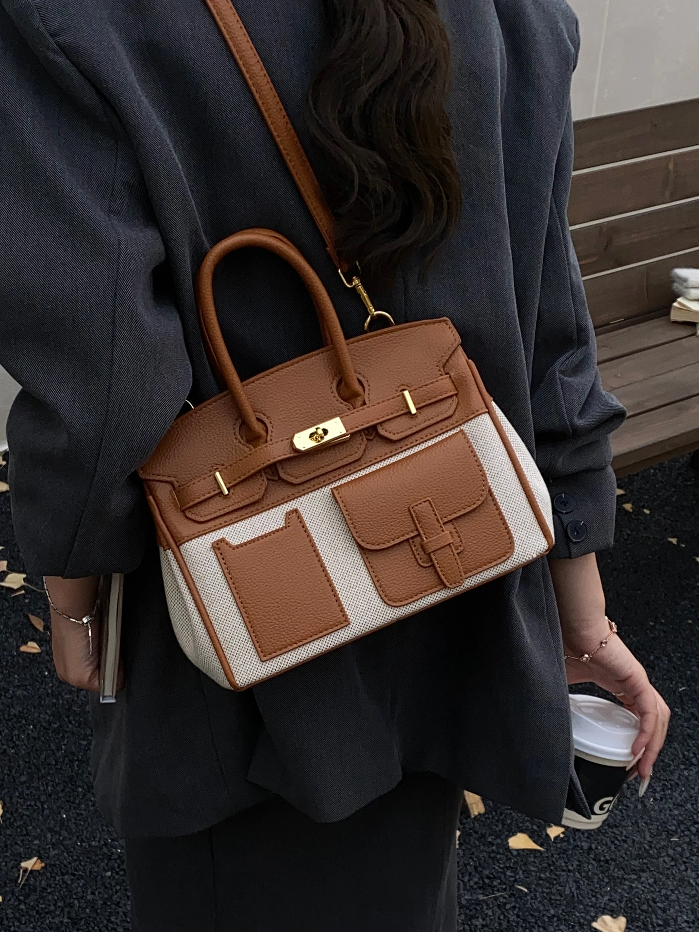 حقيبة كتف نسائية كبيرة السعة بلون البلاتين المتباين، حقيبة عمل عصرية بتصميم كلاسيكي، حقيبة يد أنيقة للعمل