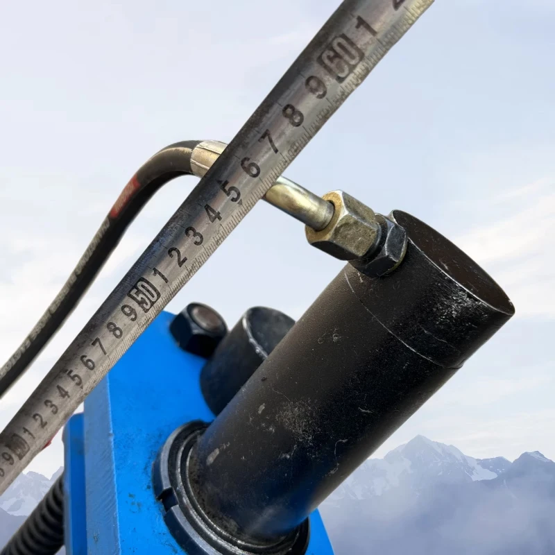 

Transmission shaft cross bearing removal hydraulic puller cross bearing disassembly tool tractor universal joint disassembly