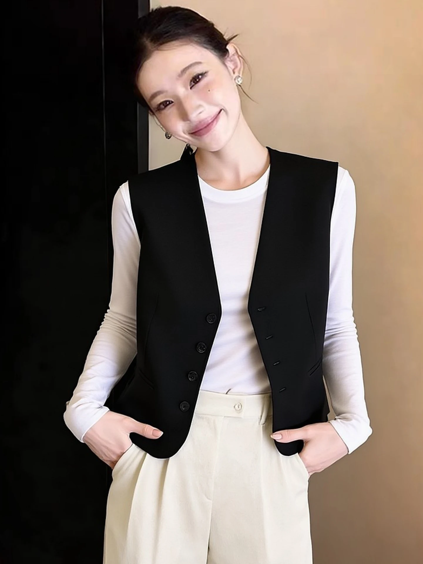 

Spring Fashion Pure Color Commute Versatile V-Neck Sleeveless Novel Design Single Button Vest Women's Outerwear Casual Straig...