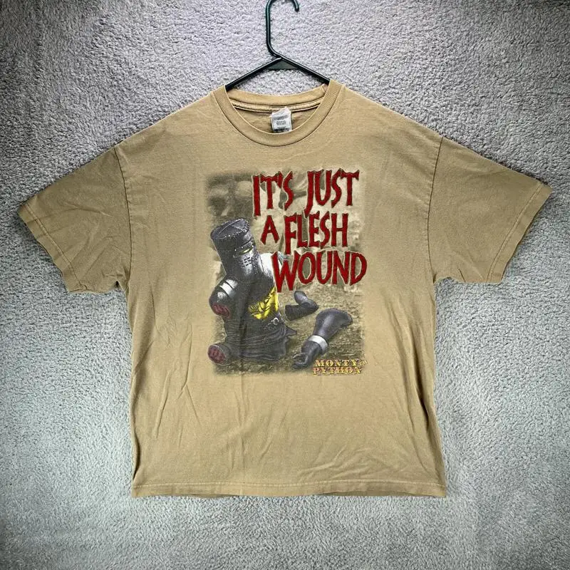 Винтажная промо-футболка Monty Python Movie Holy Grail, черный рыцарь, размер Xl 2005 г. Винтажная промо-футболка Monty Python Movie Holy Grail, черный рыцарь, размер Xl 2005 г.