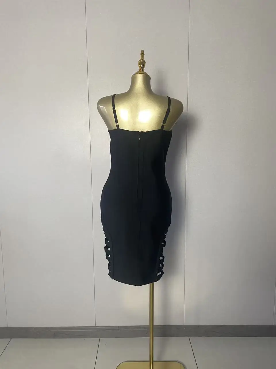 2025 nuevas mujeres Sexy sin mangas Halter negro Midi vestido ajustado 2025 elegante Club de noche vestidos de fiesta de cumpleaños de lujo