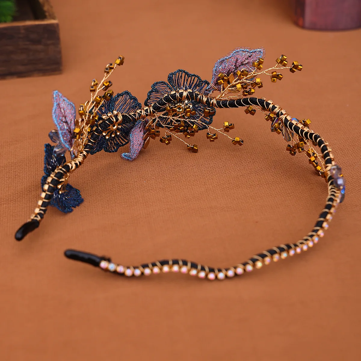 

Fabric Flower Headband With Artificial Leaves For Women 38cm Elastic Design