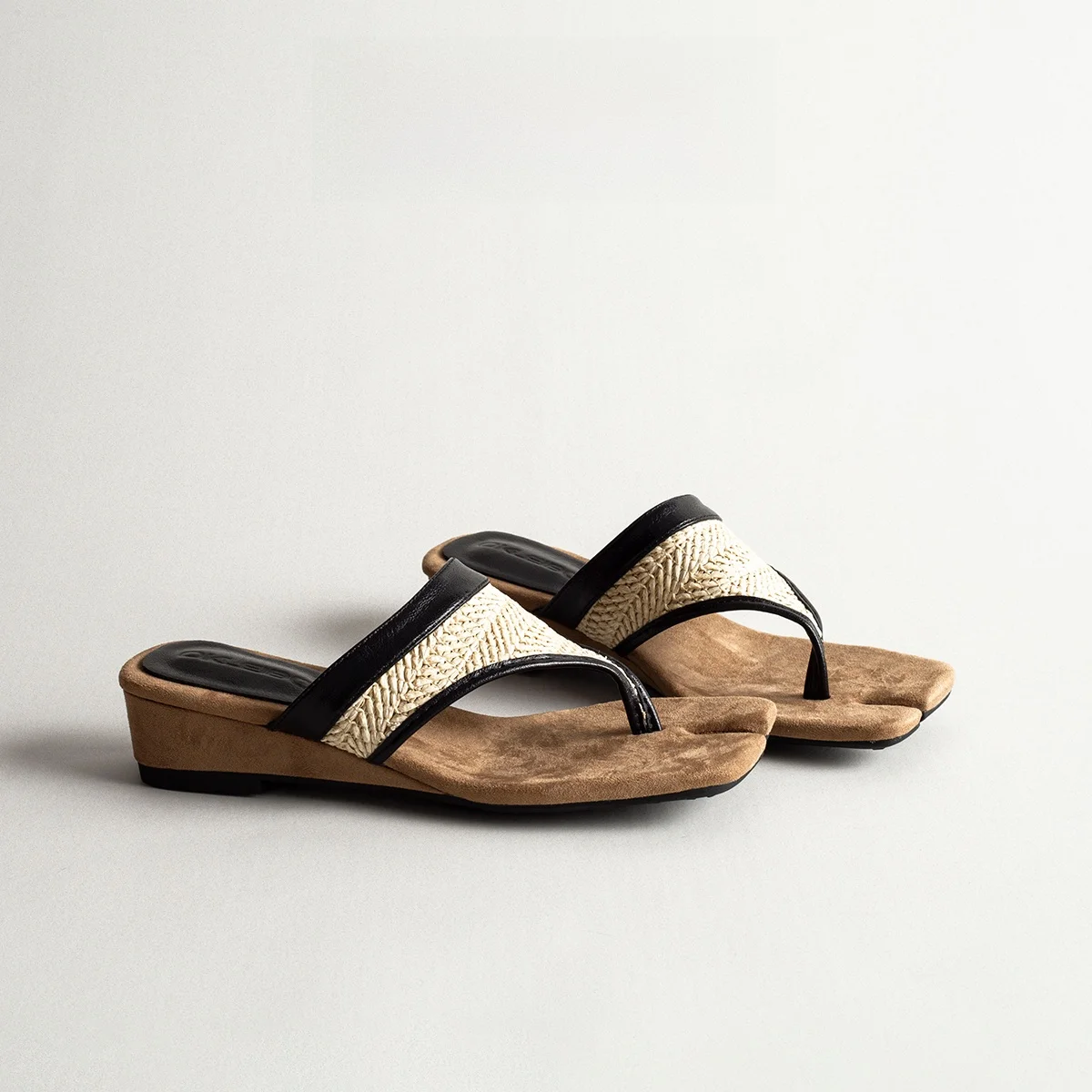 Retro Fashion Woven Wedge Sandals Women's Summer Outdoor Comfortable Non-Slip Casual Beach Flip Flops Versatile Slip-On