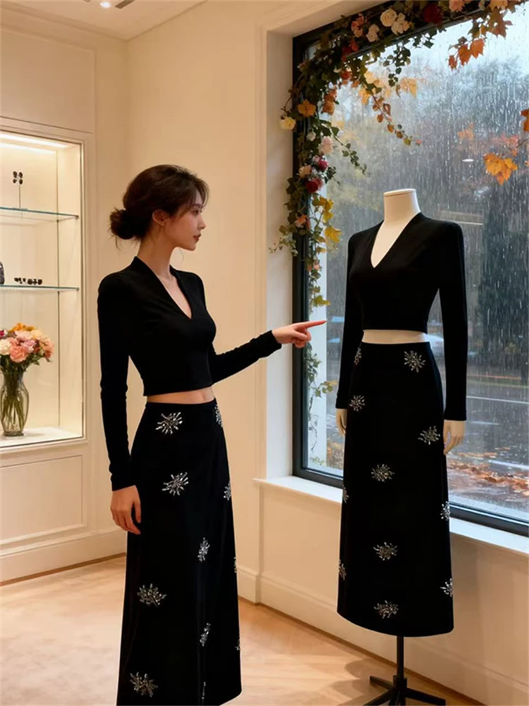 

Женский комплект из двух предметов: топ со стразами и юбка, повседневный стиль, высокая талия, V-образный вырез, длинный рукав, осенняя мода