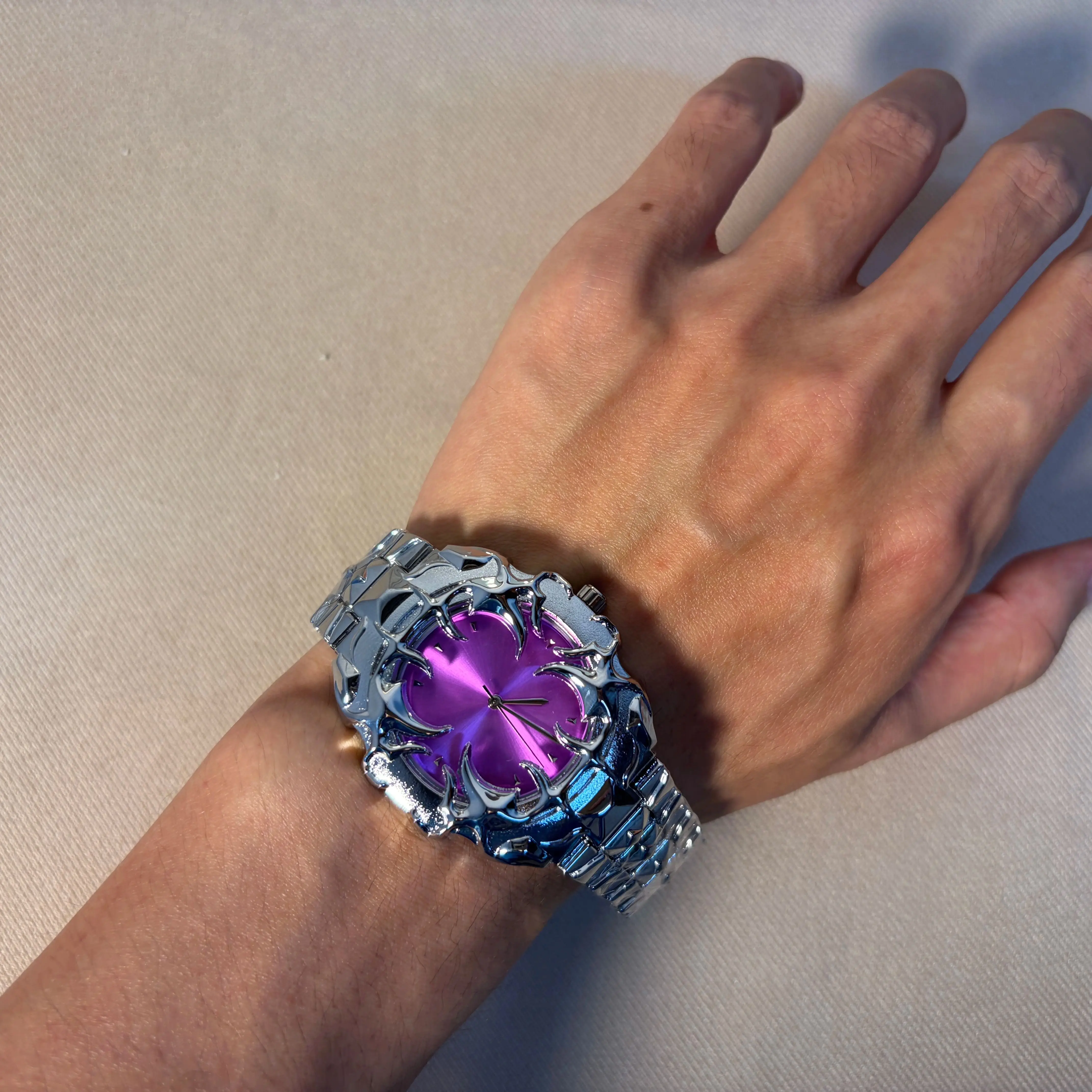 DENVOSI New Y2K Gothic Claw Shaped Quartz Watch with Detachable and Replaced Dial, Fashionable Street Accessory image 4